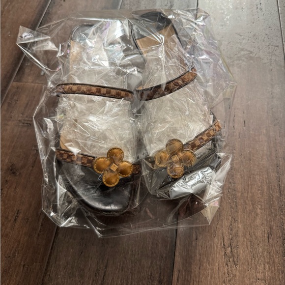 VINTAGE LOUIS VUITTON DAMIER CALF HAIR FLOWER HEELS - Picture 7 of 11